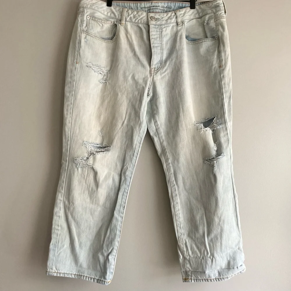 American Eagle boy crop distressed jeans plus 18 button fly rips light blue
